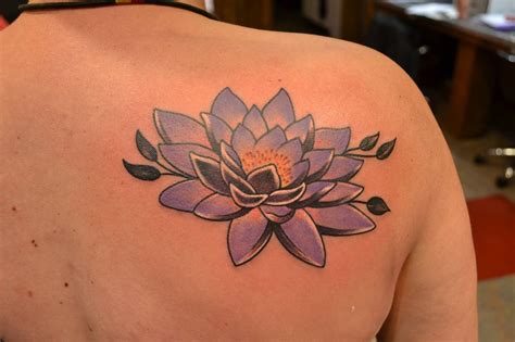 Flor de loto tattoo - Wapa trae para ti todos los significados de este maravilloso tatuaje según el color: 1.-. Flor de loto azul: representa la pureza espiritual de una larga vida, la cual promete prosperidad ...